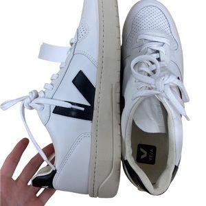 Size 11 Veja sneakers